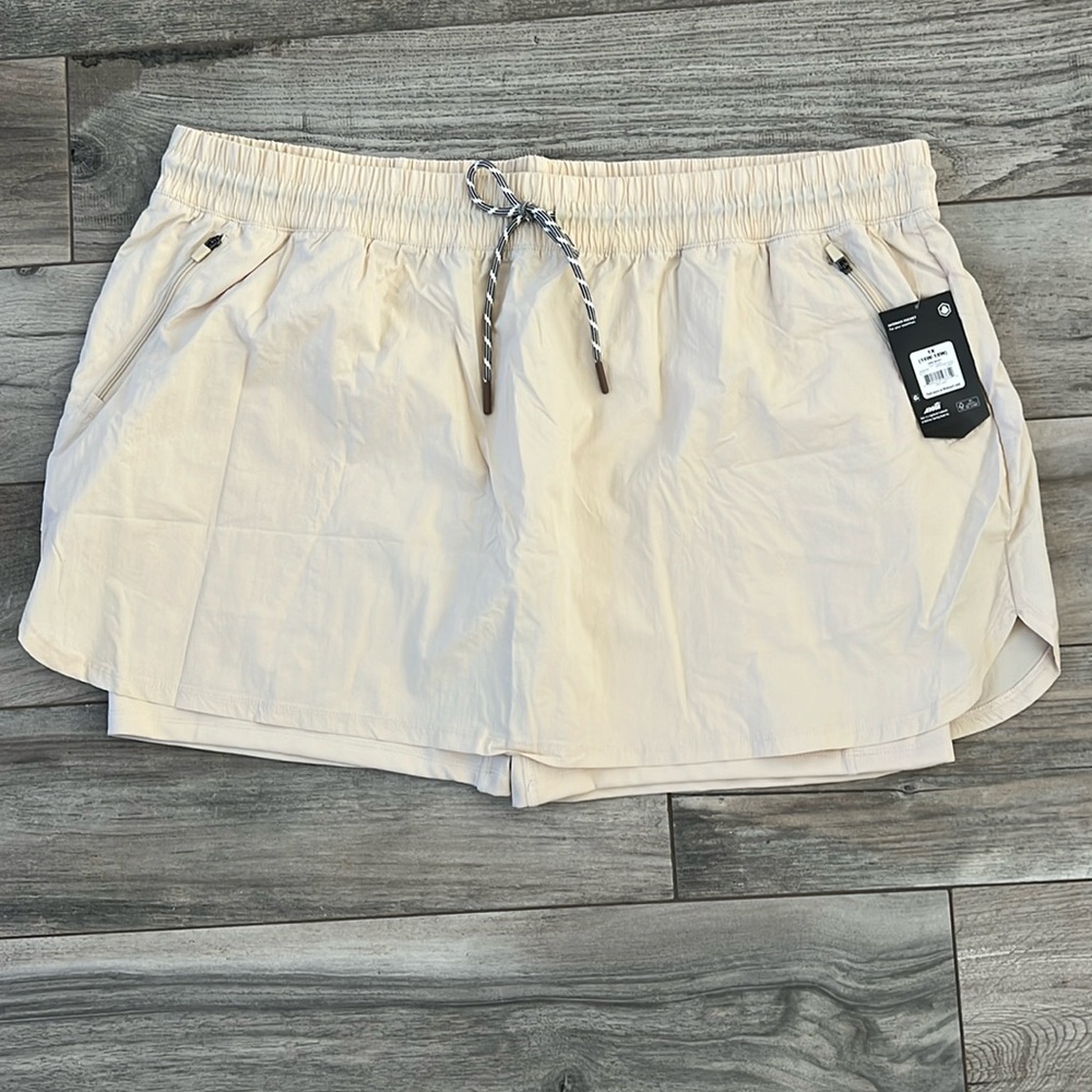 Avía athletic skort. Cream color, size 1x